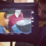 Ziba Karamali Instagram - . این همه تلاشم واسه دیدن مانیتور واقعا قابل تحسینه :)))) . عکس از آقاناصر میرخانی، شکارچی لحظه‌ها😄 . #لاتاری