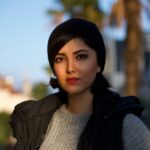 Ziba Karamali Instagram - به یاد سه سال پیش که همه چیز به نظرم خیلی زیباتر بود و دیدن اتفاقی این عکس قدیمی که روزهای خوشی رو برام تداعی کرد و چشم دوختن به چشم‌های دختر درون عکس که حالا هیچ چیزش شبیه امروز من نیست:)) 📸 @emad.araad