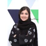 Ziba Karamali Instagram - . بمونه به یادگاری از یه تجربه فوق العاده دلنشین و دوست داشتنی کنار آدمایی که مثل خیلی‌ از آدمای این روزها، هزاررنگ و هزار رو نیستن. واقعی‌ان. بی ریا و بی غل و غش! به دور از هر حاشیه، به دور از هر ادایی و هر نامروتی! . برای من که این چند سال اخیر تا به امروز، تغییرات خیلی زیادی رو توی زندگیم تجربه کردم و به واسطه‌‌ی موقعیت‌های تازه‌ای که در اون ها قرار گرفتم، با افرادی تازه و معمولا ( به لحاظ سنی) بزرگتر از خودم آشنا شدم، بیشتر از هر چیزی، آدم‌ها و رفتارشون و منششون جلب توجه کرد. خیلی چیزها حالمو بد کرد و خیلی حرف‌ها و رفتارهای ناحقی که شنیدم و دونستم که پشت سرم مطرح شده، دلمو شکست و غمگینم کرد. ضربه هم خوردم ازشون. شاید حتی هنوز هم ترکش‌های این رفتارها من و آینده‌مو نشونه رفته باشه. شایدم نه! نمیدونم. ولی الان تنها چیزی که می‌دونم اینه که امروز من با زیبای چند سال پیش خیلی متفاوت شده. من قوی تر شدم و تمام این قدرت رو مدیون همون آدم‌هایی هستم که زمانی مانع سازی کردن. الان به جای هر گلایه‌ای تشکر می‌کنم از همه‌ی اون آدم‌هایی که باعث شدن زیبای زودرنج کم تحمل، امروز قوی تر بشه و مصمم‌تر تا بدونه دنیا قرار نیست اونجوری باشه که دلش میخواد. بلکه قراره خودش به شکلی درش بیاره که دلش میخواد😊 قرار نبود اینارو بنویسم ولی یه دفعه حجم انرژی خوب و صمیمیتی که از جمع افراد این عکسا متصاعد میشد،😁 سفره دلمو باز کرد و باعث شد بگم که این آدما جزو اون دسته‌ کم یابن که هرچقدرم کارت سخت باشه بازم دوست داری زمانتو با اونها و جهان اونها بگذرونی😍 خیلی خیلی باعث افتخاره که کنار شما در دوبله "#انیمیشن_شیرشاه همکاری کردم.😍 . می‌دونید که چقدر دوستتون دارم😍 . پ.ن: جای اوناییم که نیومدن خالی. 😁 . عکاس همه عکس‌ها: @saman.rahmatabadi