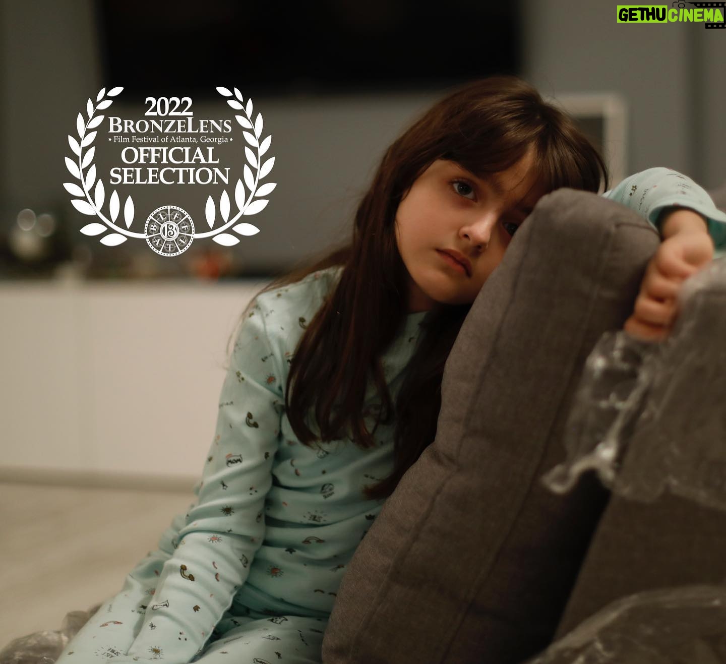Ziba Karamali Instagram - BARTER to compete at BronzeLens Film Festival… 🎉 13th edition of the Oscar qualifying film festival will be held from 23-28th Aug and BARTER will compete on the students category. Congratulations to the entire team 👏🏽👏🏽👏🏽 @zibakaramali @emad.araad @hamidghavamipublic @bronzelens #barter_2021 #ziba_karamali #bronzelens22
