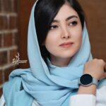 Ziba Karamali Instagram - . در حاشیه اکران مردمی فیلم " بی صدا حلزون" . پ.ن: شما @baransarmad ببین رفاقت تا کجا رفته که تصادفا رنگ لباسمونم مثل هم میشه😁💙 . پ.ن دو: عکاسان عزیز تگ شدند. خلاصه که فیلم " بی صدا حلزون " رو حتما در سینما تماشا کنید🌹
