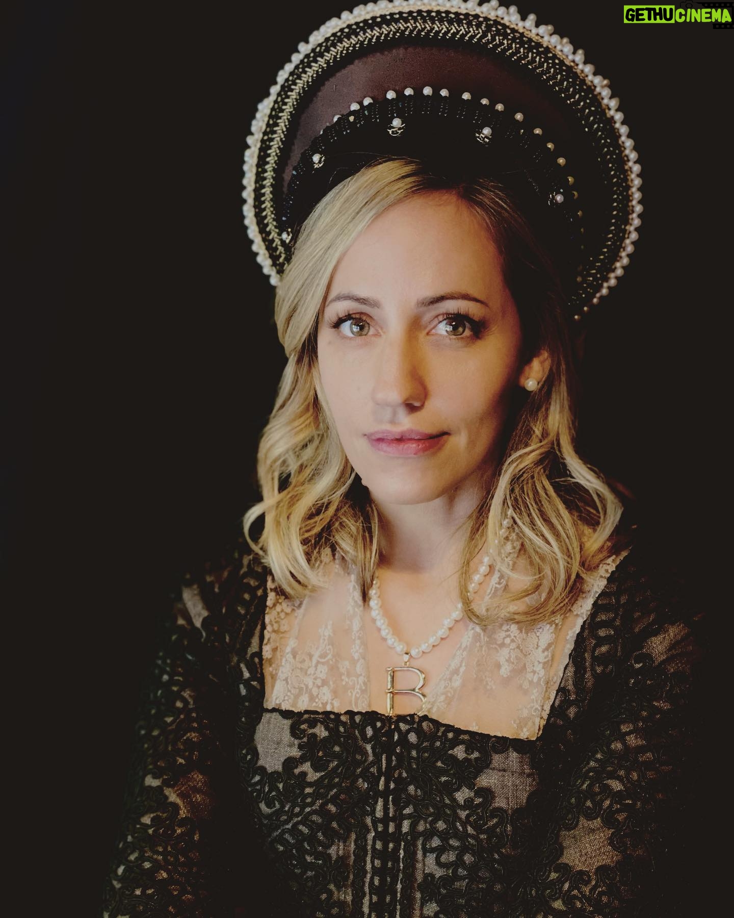 Zibby Allen - 3 Likes - Listen. No man is worth losing your head over, mkay.
#anneboleyn #VirginRiver