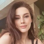 Zilan Duru Instagram - Looking at you 👁️