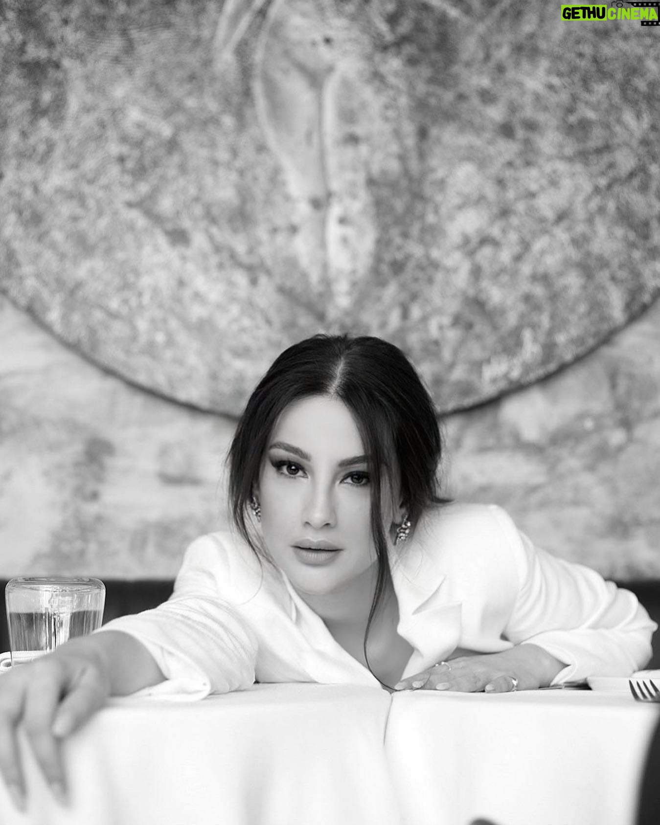Zilan Duru - 3 Likes - @laurentiusofficial 🪷
Fotoğraf: @nazgulerrrr
Röportaj : @oznurkaymakk
Mua: @lidiya.makeup.istanbul
Styling: @woma_store_
Lokasyon: @amayaistanbul