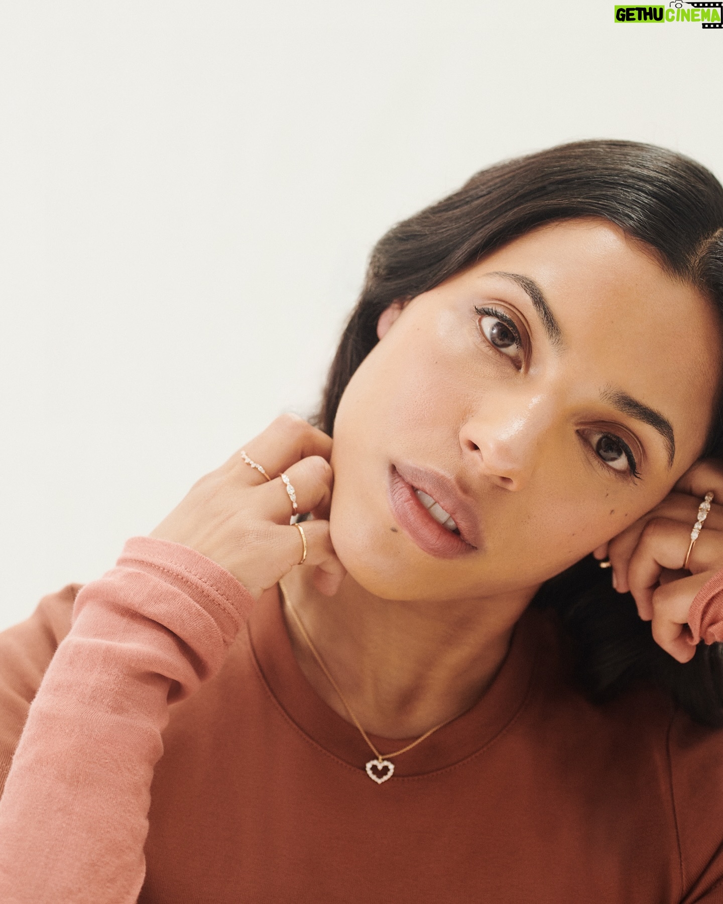 Zita Hanrot Instagram - La précieuse Zita photographiée par Clemens sous l’œil admiratif de sa maman Ps: et moi, j’y étais. C’était un beau moment. Zita porte le collier « Mon petit Cœur », ma bague Double, Douce à l’auriculaire, Ibtissame à l’annulaire.