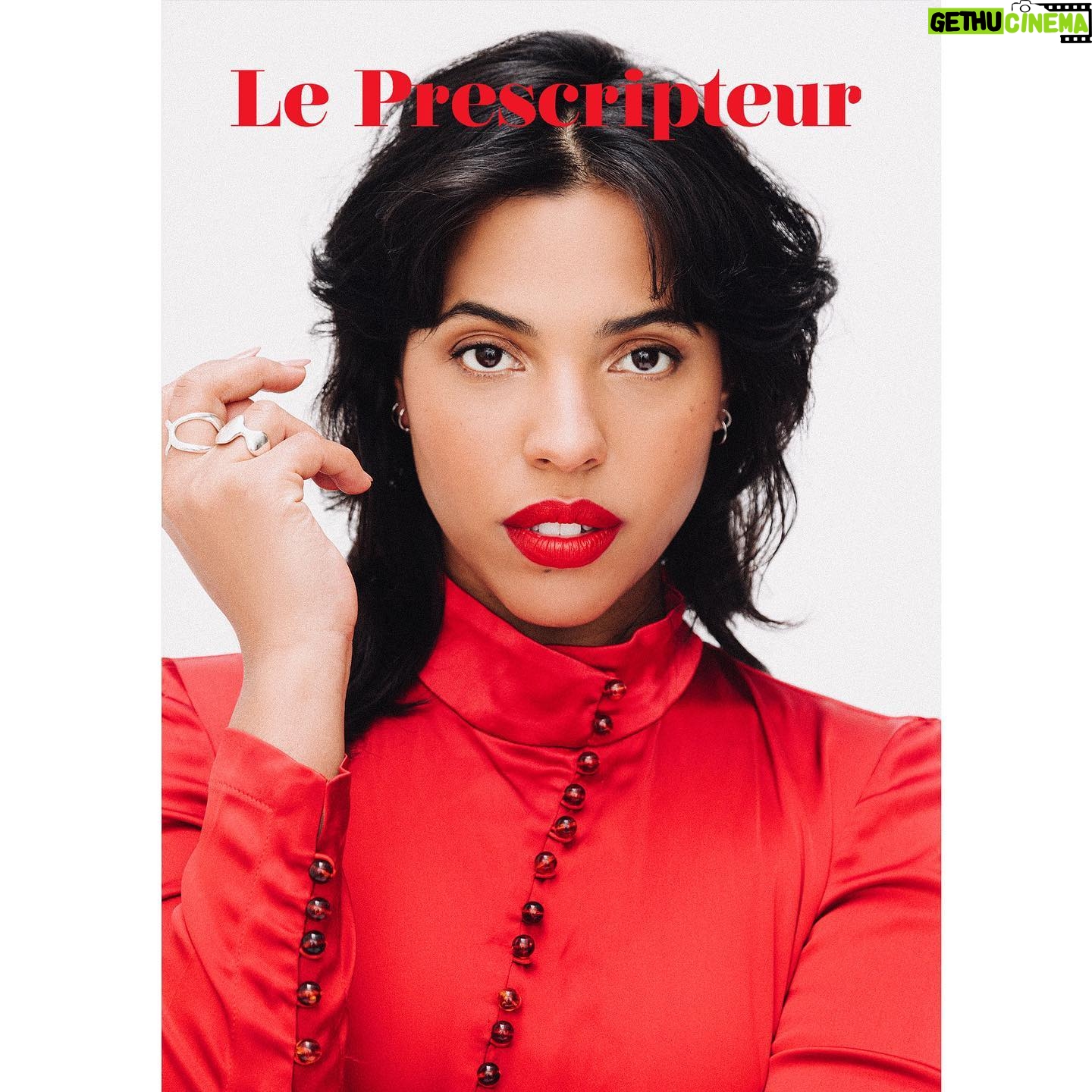 Zita Hanrot Instagram - OUT ! Le numéro de mai du Prescripteur est sorti et fierté de vous présenter @zitahanrot ♥️ en couverture ! Certains l’ont découvert dans @plancoeurfr, d’autres l’avaient déjà repérée quand elle avait remporté le César du meilleur espoir féminin en 2016 ! Cette actrice puissante et engagée 💪 est revenue le mois dernier dans les salles obscures avec « À mon seul désir », un film de Lucie Borleteau qui célèbre les corps et les désirs des femmes… 🔥Entretien à découvrir dans @leprescripteur 🤘! Vous préférez la 1 ou la 2 ? . . . 📸 @luciesassiat 💄 @cheval.celine ✍️ @cha.dau . . Robe @_dianeparis_ bijoux @mara.paris costume @bashparis top @nastraze_official