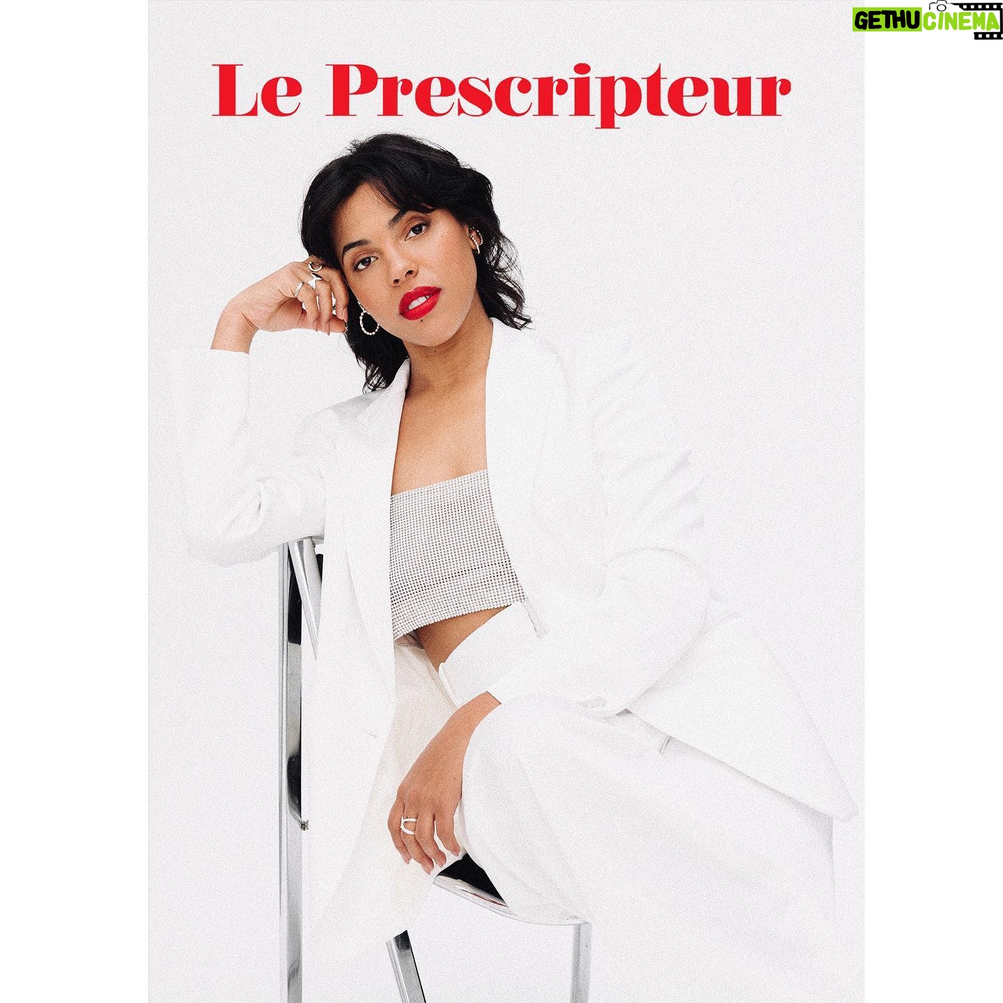 Zita Hanrot Instagram - OUT ! Le numéro de mai du Prescripteur est sorti et fierté de vous présenter @zitahanrot ♥️ en couverture ! Certains l’ont découvert dans @plancoeurfr, d’autres l’avaient déjà repérée quand elle avait remporté le César du meilleur espoir féminin en 2016 ! Cette actrice puissante et engagée 💪 est revenue le mois dernier dans les salles obscures avec « À mon seul désir », un film de Lucie Borleteau qui célèbre les corps et les désirs des femmes… 🔥Entretien à découvrir dans @leprescripteur 🤘! Vous préférez la 1 ou la 2 ? . . . 📸 @luciesassiat 💄 @cheval.celine ✍️ @cha.dau . . Robe @_dianeparis_ bijoux @mara.paris costume @bashparis top @nastraze_official