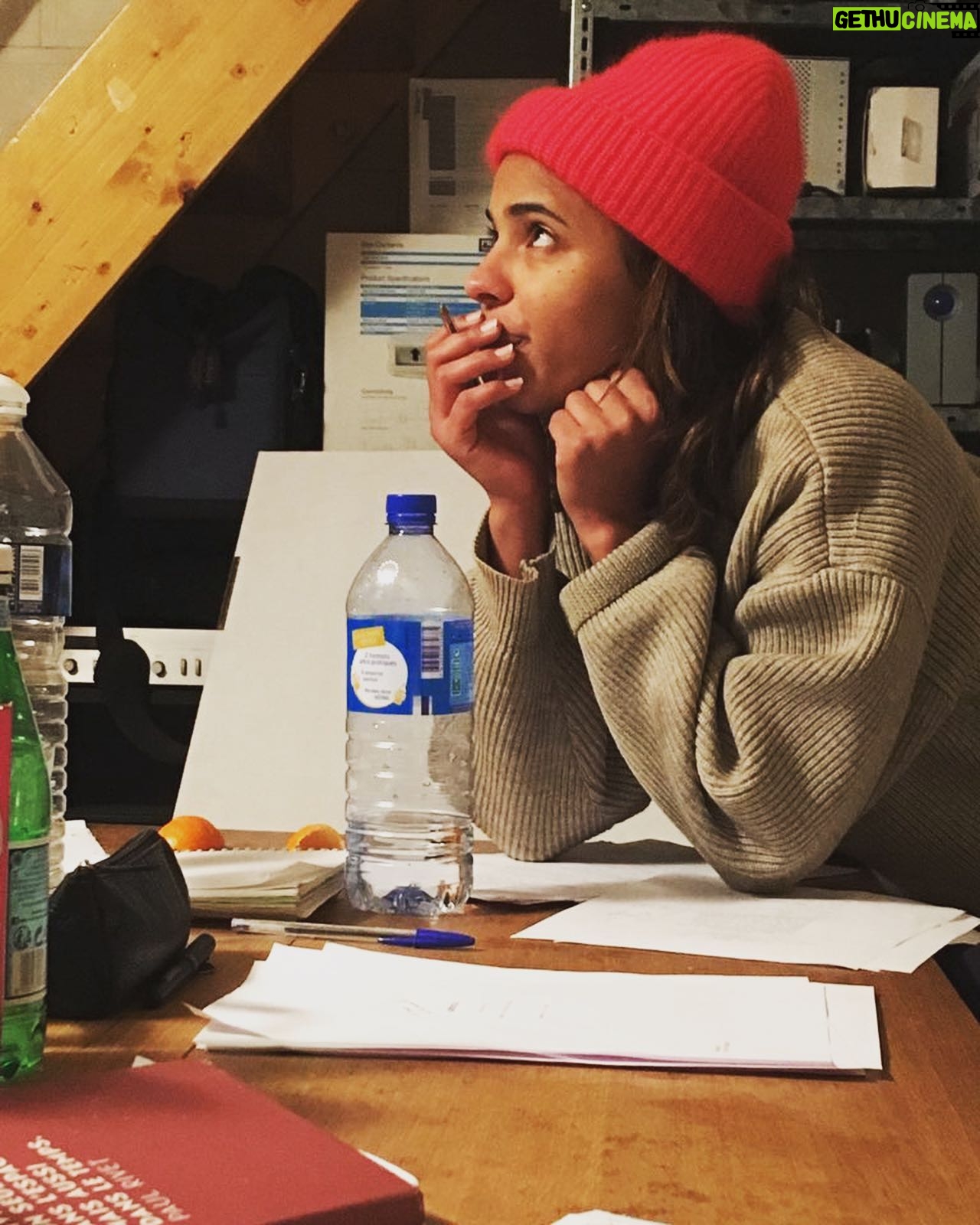 Zita Hanrot Instagram - La preuve en images! Merci à @m_magazine et @_matthieuderrien Merci à toute l’équipe de mon court métrage @fulldawafilms @artistesadami @laoredb @naomoine @marcriso @cyprianegardin Eulalie Elsker @clementartnew @ambroise_sab etc