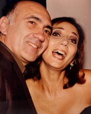 Zizi Possi Instagram - Meu grande parceiro nessa vida, meu Mano José Possi Neto.

1998, a felicidade estampada nas nossas carinhas. 
Ele e eu, em mais uma enorme e feliz realização: 
Do começo ao fim, Per Amore.

Love you 4ever! ❤️ @zepossi