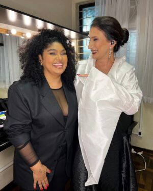 Zizi Possi Instagram - Encontros especiais no show Zizi e Luiza - Especial de Dia das Mães ✨

Teatro Guaíra - Curitiba.
