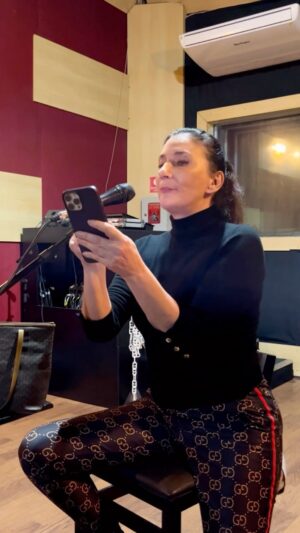 Zizi Possi Instagram - Um pouquinho de bastidores dos ensaios 🎙️❤️