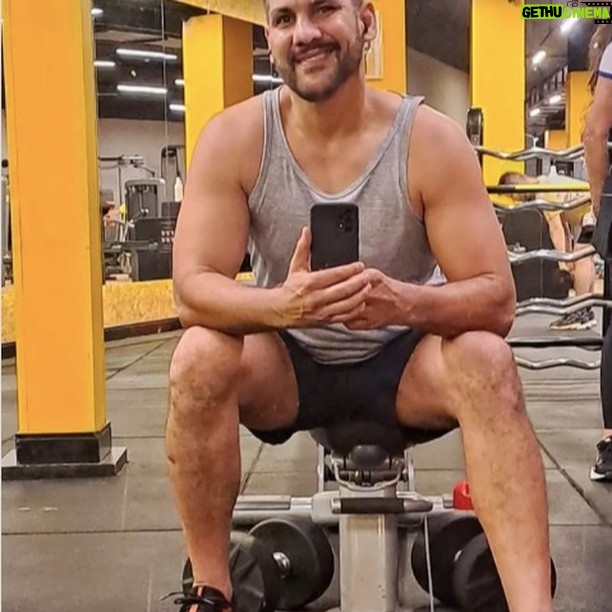 Zizi Possi - 6.1K Likes - Acabei de escrever no Instagram dele... "não tenho palavras. As melhores sempre foram as suas meu amigo... Tudo o que sempre pulsou em você , os caminhos mais improváveis na busca da expressão mais exata, mais abrangente e sintética desse vulcão em eterna erupção de criatividade e saber... Edú, que honra ter tido seus versos na minha boca, na minha alma..... Zé Possi, obrigada por mais esse presente transformador....Edú Ruiz, para sempre!!!! LOVELOVELOVE". Seja tua jornada o mais bonito trajeto de encontros, todos queles que você perseguiu em vida aqui....que o destino te brinde com essa e outras muitas alegrias...