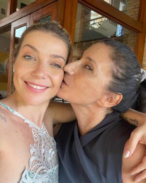 Zizi Possi Instagram - ❤️ Teatro Sérgio Cardoso apresenta
*ZIZI e LUIZA - o show*
celebrando o Dia Internacional da Mulher.

08/03 • quarta • 20h30
ENTRADA GRATUITA
_Os ingressos estarão disponíveis gratuitamente na plataforma SYMPLA a partir das 14h do dia 07/03, sendo limitados a 2 por CPF._

O Teatro Sérgio Cardoso é um equipamento da Secretaria de Cultura e Economia Criativa do Governo do Estado de São Paulo e tem gestão e produção da Amigos da Arte. @culturasp @amigosdaartesp @teatrosergiocardoso