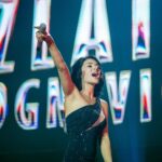 Zlata Ognevich Instagram - Два роки повномасштабного вторгнення. Десять років війни. Роки щоденного болю й катування нашої нації. Нас хотіли залякати, знищити і вбити, але наша сила не дала цього зробити. Сьогодні 730 день війни, а ми вистояли і будемо стояти до Перемоги й Миру 🫂 Знаєте, це- знакові та важливі фото з масштабного концерту у серці Відня. Адже 10 000 українців прийшли підтримати та надихнутися українськими піснями та людьми, які поруч. Австрійці, у свою чергу, зробити донати для допомоги Україні. Знакова подія ще й тому, що голос України лунає в різних куточках світу. Ми- живі, наше серце гучно бʼється ♥️ Бажання моє одне: щоб мільйони людей повернулися у мирну Україну і продовжили своє на рідній землі! 🇺🇦 Organization: @orf @mastershow.event @united.for.ukraine @cornelius.granig Music team: @alexanderlozovski Beauty: @g.bar.austria @gasanova.brand @kel.in.ua Photo: @andreas_stroh_
