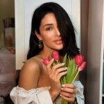 Zlata Ognevich Instagram - Коли природа прокидається, із нею прокидається і наше натхнення! Нові ідеї, новий початок - все це весна дарує нам безмежно 🌱💚🌷 #ZlataOgnevich #квіти #весна #натхнення #любов