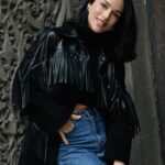 Zlata Ognevich Instagram - 5 улюблених місць в Києві: 🔸 Золоті Ворота: стародавній символ Києва і держави. Вперше потрапила до Києва на екскурсію саме на Золоті ворота, коли ще жила в Криму. З тих пір назавжди закохалася в це місто ♥️ 🔸 Підземний Поділ зі старовинними катакомбами: це була екстремальна екскурсія, але вона того варта! Трохи побула дигером, це доволі специфічне хобі й небезпечне. Особливо навесні, коли вода заповнює підземелля 🔸 Як же без кави? ☕️ На Подолі є «Театр кави» і там неймовірно смачна кава, а ще поруч- вініловий корнер. Ідеально 👌🏽 🔸Ботанічний Сад ім.Гришка 🌲 Оаза в мегаполісі… 🔸Unit City Часто там буваю по роботі, але завжди знайду час зайти на 🥐з шоколадом в Electro club. Дуже сучасна локація, де є місце і для бізнесу, і для творчості! Київ, а ще- ти такий прекрасний влітку 😻🙌🏼 Гуляли разом і фотографувалися з @lisovoy.evgeniy ! Дякую за світлини 🫂