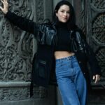 Zlata Ognevich Instagram - 5 улюблених місць в Києві: 🔸 Золоті Ворота: стародавній символ Києва і держави. Вперше потрапила до Києва на екскурсію саме на Золоті ворота, коли ще жила в Криму. З тих пір назавжди закохалася в це місто ♥️ 🔸 Підземний Поділ зі старовинними катакомбами: це була екстремальна екскурсія, але вона того варта! Трохи побула дигером, це доволі специфічне хобі й небезпечне. Особливо навесні, коли вода заповнює підземелля 🔸 Як же без кави? ☕️ На Подолі є «Театр кави» і там неймовірно смачна кава, а ще поруч- вініловий корнер. Ідеально 👌🏽 🔸Ботанічний Сад ім.Гришка 🌲 Оаза в мегаполісі… 🔸Unit City Часто там буваю по роботі, але завжди знайду час зайти на 🥐з шоколадом в Electro club. Дуже сучасна локація, де є місце і для бізнесу, і для творчості! Київ, а ще- ти такий прекрасний влітку 😻🙌🏼 Гуляли разом і фотографувалися з @lisovoy.evgeniy ! Дякую за світлини 🫂