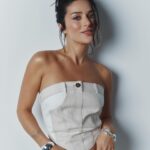 Zlata Ognevich Instagram - Нещодавно прочитала коментар про себе: «… я думав, Злата- улюблениця долі, а вона- реальна, із звичними проблемами….» Медійність не страхує від проблем, навпаки, до стандартного набору доєднується все, що супроводжує медійність 📸 Кожен успішний крок у ваших очах- це сотні пошуків, помилок, сумнівів, тощо. Але ж всі бачать тільки гарні кейси. Про не дуже успішні мало хто розповідає 😊 Особисто мене надихає те, що після поразки людина вміє піднятися і йти далі. Тож, не тіште себе ілюзіями стосовно ідеальної медійної картинки 😁 За кожною з них стоїть людина 🙌🏼 Жива. Реальна. З плоті й крові.