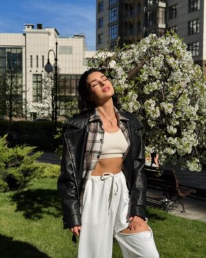 Zlata Ognevich Instagram - 🐈‍⬛🌹