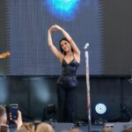 Zlata Ognevich Instagram - Ці фото я залишу тут на згадку нашої теплої зустрічі. Київ, ми знову зібралися разом та зробили добру справу. Дякую 🫶 @zolotakraina @lavinamall.ua @zemliachky.ukrainian_front Band: @mr_frol4ik @alexanderlozovski Look by @gepurofficial 🖤