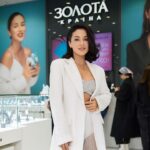 Zlata Ognevich Instagram - Це була особлива зустріч. Під час мого виступу разом з вами ми зібрали понад 85 000 грн на потреби національно реабілітаційного центру @unbroken.ukraine . Місія фонду - рятувати, протезувати та реабілітувати українців в Україні. Дякуємо ювелірному магазину @zolotakraina та @respublikapark за надихаючу атмосферу!👏❤️ Разом ми сила 🫶