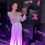 Zlata Ognevich Instagram - Дякую @megogolive_ua за цю нагороду 🫂 В номінації «Колаба року» переміг наш фіт з SHUMEI #БУРЕВІЯМИ Дякую @shumei.music за талант і дивовижний голос! @gerald__estrada 🫶🏻 Усім, хто слухає і любить українську музику, усім, хто створює якісний контент- ВИ МАЙБУТНЄ! І я щаслива від цієї думки 🤲🏻 Дякую УСІМ слухачам за любов та підтримку 🤍 Далі буде… 🎙️ #MEGOGO #megogolife #музичнапремія