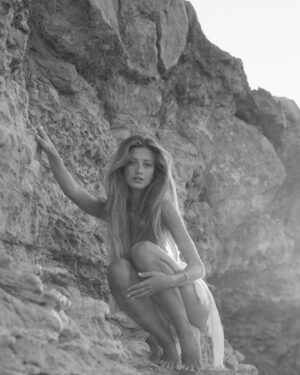 Zoë Pastelle Holthuizen Instagram - summer dreaming 🖤