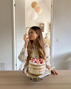 Zoë Pastelle Holthuizen Instagram - birthday weekend with lots of sugar and cuddles 👼🏼