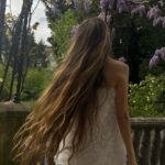 Zoë Pastelle Holthuizen Instagram - springing 🪻