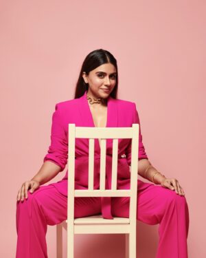 Zoa Morani Instagram - #Dahaad Premiere night @primevideoin @excelmovies @tigerbabyofficial 
Goosebumps, 4 hours to release ! 🙊
Make up & Hair : @simua_996 
Styling : @niyati_gogri 
Accessories: @qisbyashmeet
Photography : @vedishnaidu_photography