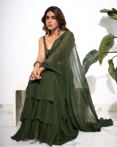 Actress Zoa Morani HD Instagram Photos and Wallpapers May 2023