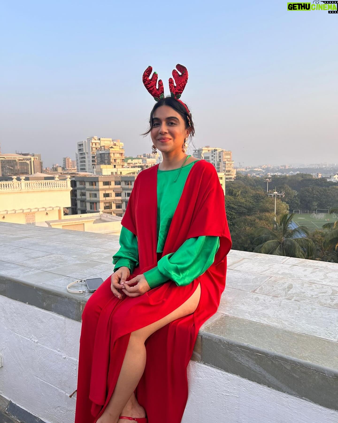 Zoa Morani - 2.4K Likes - Merrrrrry Christmas 🎄🎄🎄🎄🎄🎄#grateful