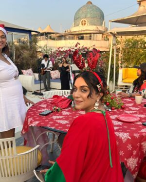 Zoa Morani Instagram - Merrrrrry Christmas 🎄🎄🎄🎄🎄🎄#grateful