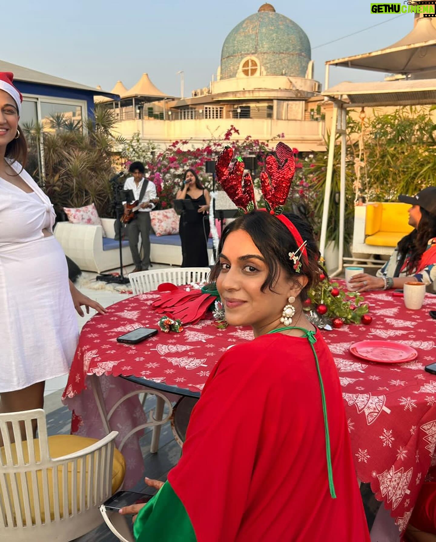 Zoa Morani - 2.4K Likes - Merrrrrry Christmas 🎄🎄🎄🎄🎄🎄#grateful