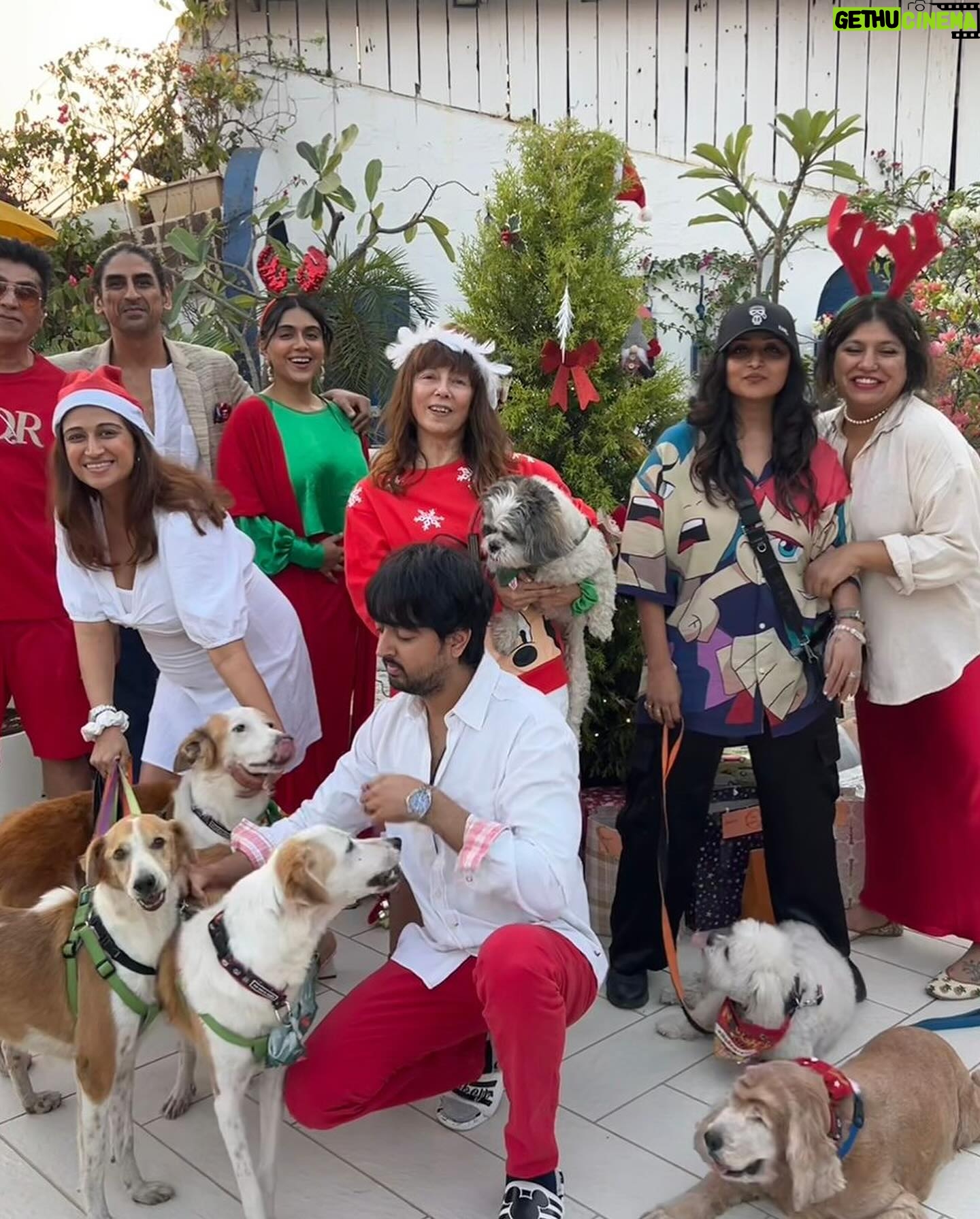 Zoa Morani - 2.4K Likes - Merrrrrry Christmas 🎄🎄🎄🎄🎄🎄#grateful