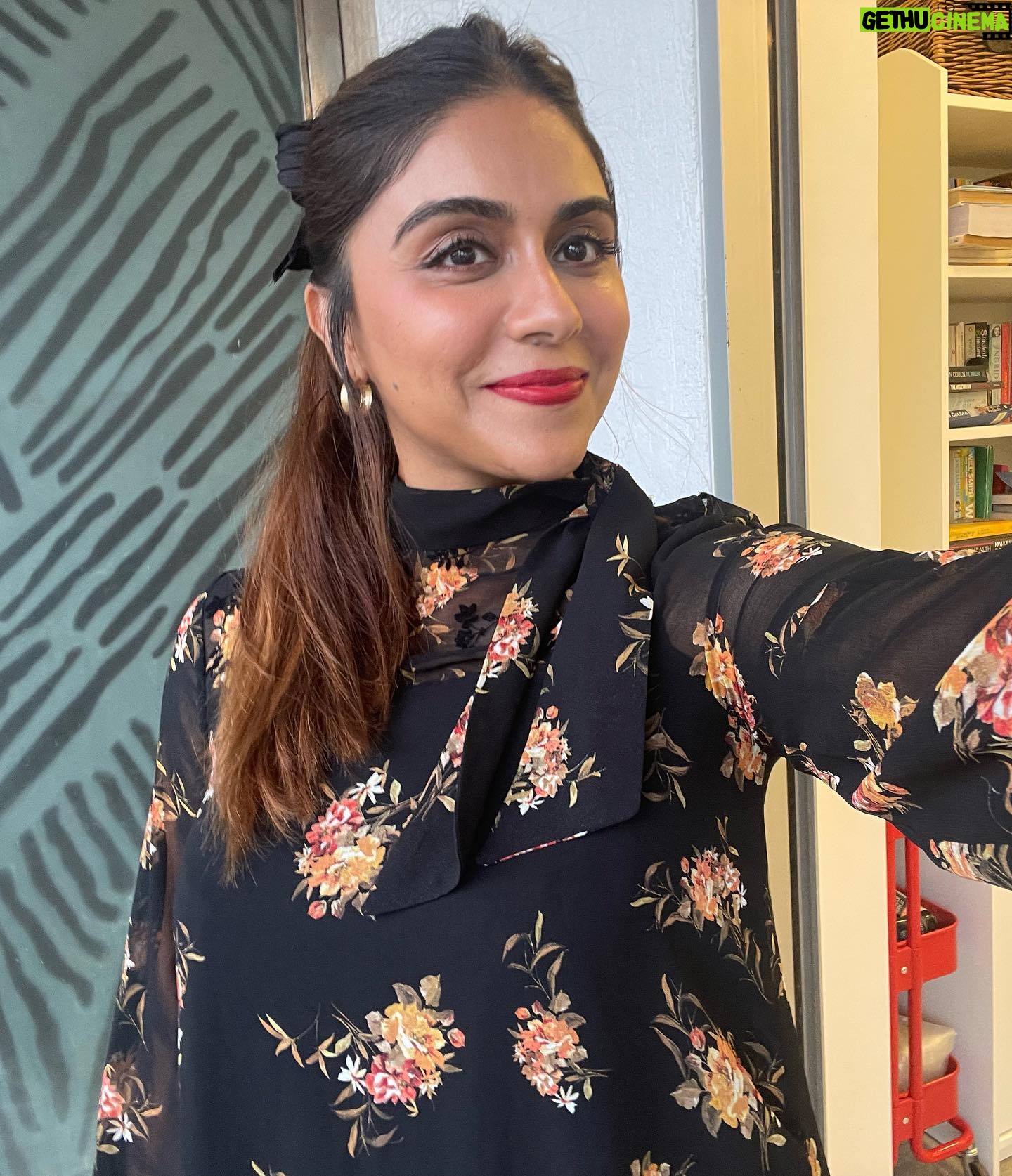 Zoa Morani - 1.7K Likes - #Adhura poora hone jaa raha hai 🤭🫣👀
7th july on @primevideoin #adhuraonprime
Make up and hair @makeupbybablu