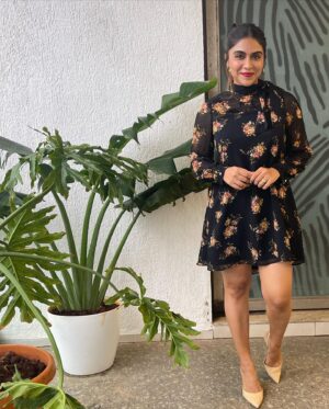 Zoa Morani Instagram - #Adhura poora hone jaa raha hai 🤭🫣👀 
7th july on @primevideoin #adhuraonprime 
Make up and hair @makeupbybablu