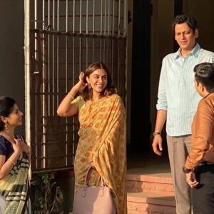 Zoa Morani Instagram - The Swarnakar’s … its all about loving your family ? 👀
#Dahaad #dahaadonprime