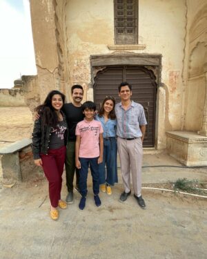 Zoa Morani Instagram - The Swarnakar’s … its all about loving your family ? 👀
#Dahaad #dahaadonprime