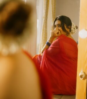 Zoa Morani Instagram - #Dange #DangeInCinemas Make up and hair by the lovely @muskaan_sama 
Photos @palashsverma