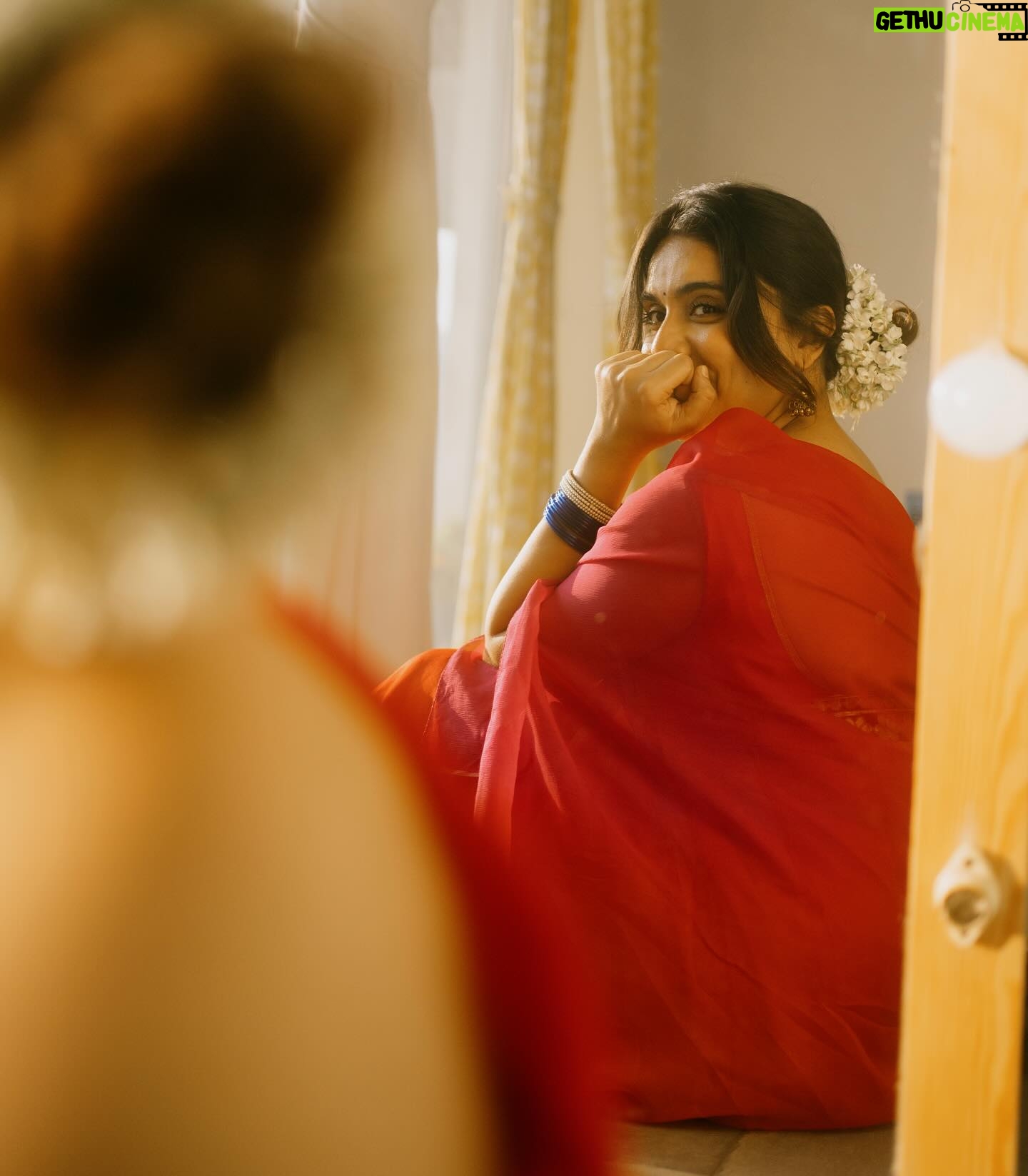 Zoa Morani - 1.8K Likes - #Dange #DangeInCinemas Make up and hair by the lovely @muskaan_sama
Photos @palashsverma