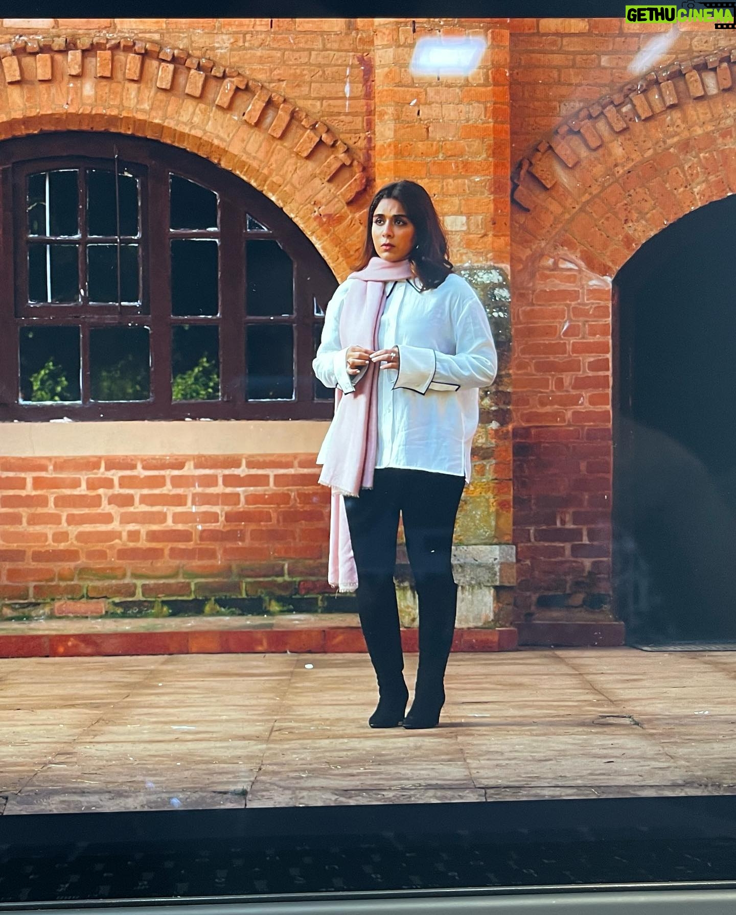 Zoa Morani - 2.1K Likes - #Adhura … so grateful for this experience… most of the time it felt like a fairy tale even though we were shooting for a horror show 😂
#adhuraonprime 👻