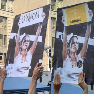 Zoë Chao Instagram - Hot for workers’ rights 🖤💛thanking all gods New York is a union town! And THANK YOU TO OUR STRIKE CAPTAINS @sagaftra 

🪭

please consider donating to the Entertainment Community Fund @alifeinthearts (link in bio) or @tusctogether which is raising funds to help crew members who have lost health insurance.