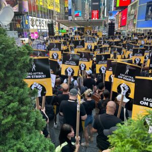 Zoë Chao Instagram - Hot for workers’ rights 🖤💛thanking all gods New York is a union town! And THANK YOU TO OUR STRIKE CAPTAINS @sagaftra 

🪭

please consider donating to the Entertainment Community Fund @alifeinthearts (link in bio) or @tusctogether which is raising funds to help crew members who have lost health insurance.