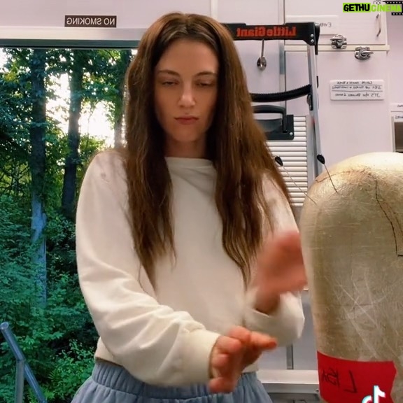 Zoe Levin - 7.8K Likes - Lagging but effort is still there. I ❤️you @mileycyrus @treznor