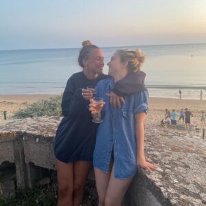 Zoé Marchal Instagram - ma sœur ❤️ @closeupserie