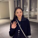 Zoie Tam Instagram - 2024年的新造型 因為自己唔小心拗柴 所以呢排都會用呢個look嚟示人 搵咗好耐鞋先襯到呢隻boot🫣 #醫生叫我唔好行咁多 #好彩囡囡肯借部車車我 #好彩我有先見之明送部車車比佢先有得問佢借 #好彩 #少少苦楚等於激勵