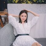 Zoie Tam Instagram - 以前我不好甜 現在發現生活中卻需要一點甜🧁 Dress @waimari Belt @isabelmarant Accessories @artemadridofficial #ARTEMadrid Venue @asayakitchenhk Photogapher @alanwong447