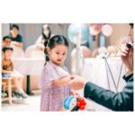 Zoie Tam Instagram - 🎈🎊🎈🎊🎈🎊🎈 Thank you @mrtreegroup for providing such a fun and safe environment for our baby girl’s birthday party🎉 由食物至節目安排的每個細節都盡善盡美 讓我可以放心享受party time Many highlights for the day 當中氣氛最好的就是Magic show 不停有驚喜 不論大人小朋友都喜歡 The cozy decoration from @oballoon_hk 令整個場地生色不少 而蛋糕方面我問BabyG 今年想要什麼蛋糕 （問咗不下10次） 佢都話要cockroach～ ～係 曱 甴 呀🪳～ 於是我問 @loveatfirstbitehk 除了原本的靚靚蛋糕外 能不能夠做一隻曱甴比我 到時加上蛋糕到😂 謝謝你們依然配合我這個特別的要求 🙏 仲有 @comicalkidslandhk 為我準備了 小朋友都好鍾意食嘅snack同粉粉😋 最後辛苦攝影師 @hardy.cheung 盡心盡力捕捉大家每個難忘時刻 謝謝當天來參加派對的每一位 希望大朋友小朋友都玩得開心❤️