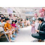 Zoie Tam Instagram - 🎈🎊🎈🎊🎈🎊🎈 Thank you @mrtreegroup for providing such a fun and safe environment for our baby girl’s birthday party🎉 由食物至節目安排的每個細節都盡善盡美 讓我可以放心享受party time Many highlights for the day 當中氣氛最好的就是Magic show 不停有驚喜 不論大人小朋友都喜歡 The cozy decoration from @oballoon_hk 令整個場地生色不少 而蛋糕方面我問BabyG 今年想要什麼蛋糕 （問咗不下10次） 佢都話要cockroach～ ～係 曱 甴 呀🪳～ 於是我問 @loveatfirstbitehk 除了原本的靚靚蛋糕外 能不能夠做一隻曱甴比我 到時加上蛋糕到😂 謝謝你們依然配合我這個特別的要求 🙏 仲有 @comicalkidslandhk 為我準備了 小朋友都好鍾意食嘅snack同粉粉😋 最後辛苦攝影師 @hardy.cheung 盡心盡力捕捉大家每個難忘時刻 謝謝當天來參加派對的每一位 希望大朋友小朋友都玩得開心❤️